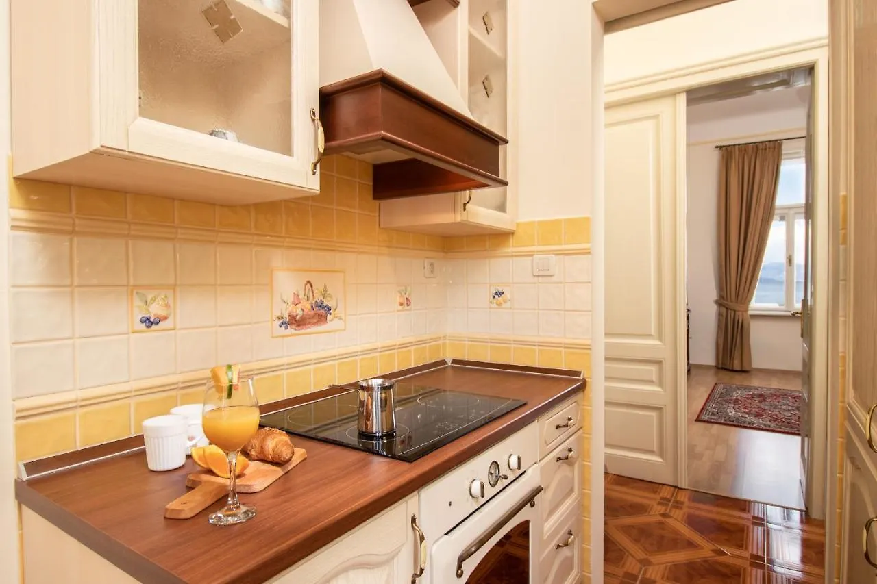 Apartment Villa Regaly With Sea View And Free Parking Abbázia
